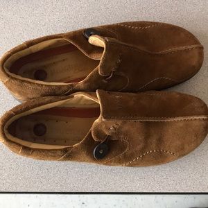 Clark’s size 7 1/2 medium.